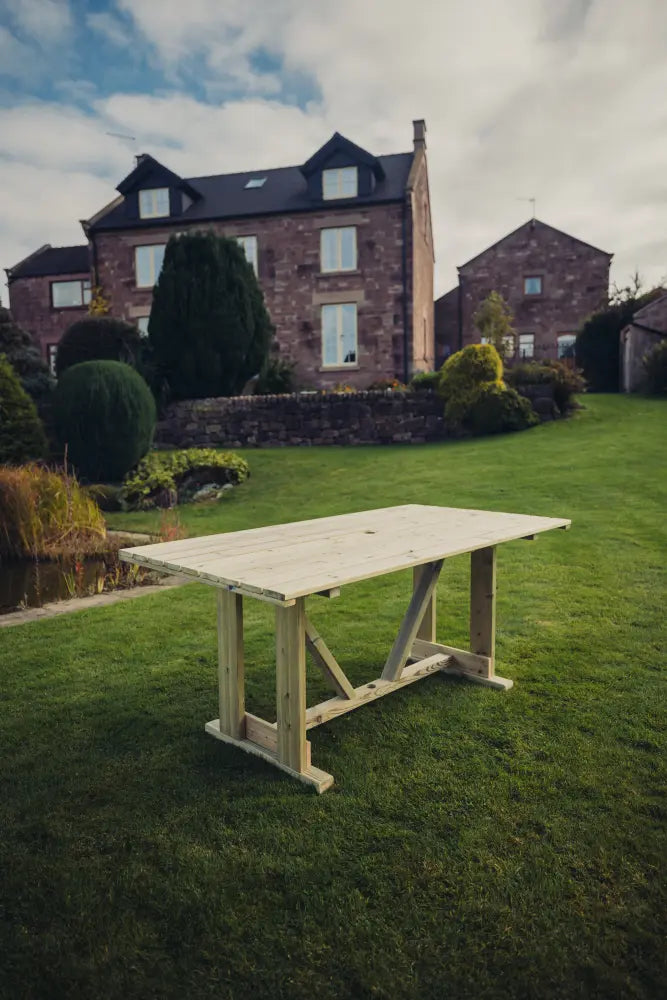 Clover Table