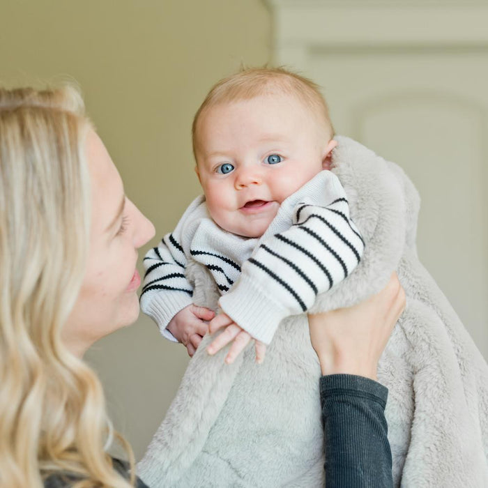 Saranoni Grand Faux Fur Receiving Blanket | Fawn