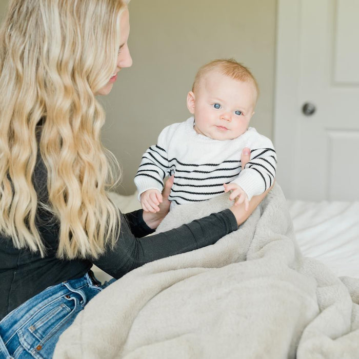 Saranoni Grand Faux Fur Receiving Blanket | Fawn