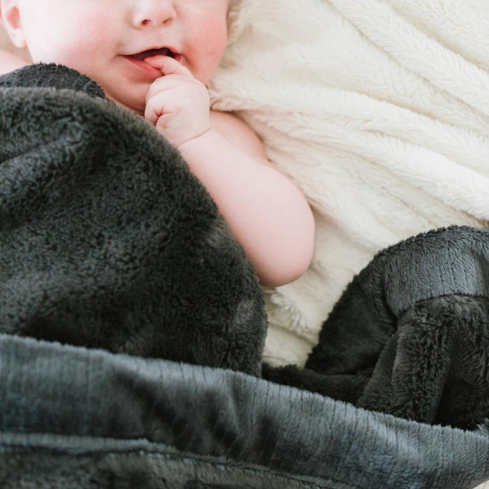 Saranoni Lush Receiving Blanket | Charcoal
